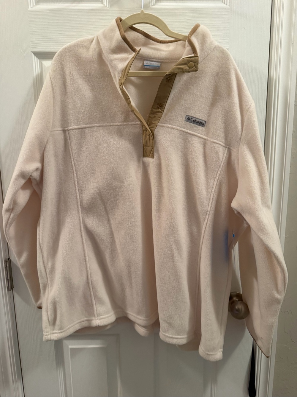 Women’s Plus (3X) NWT Columbia Cream Fleece Pullover with Gray Logo Patch